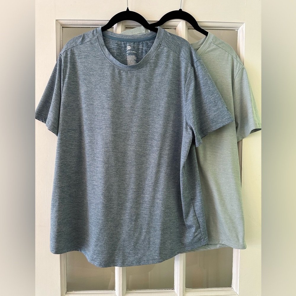 Pair of Men’s Short Sleeve Shirts, XL, Blue and Green
